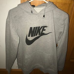 gray nike sweatshirt